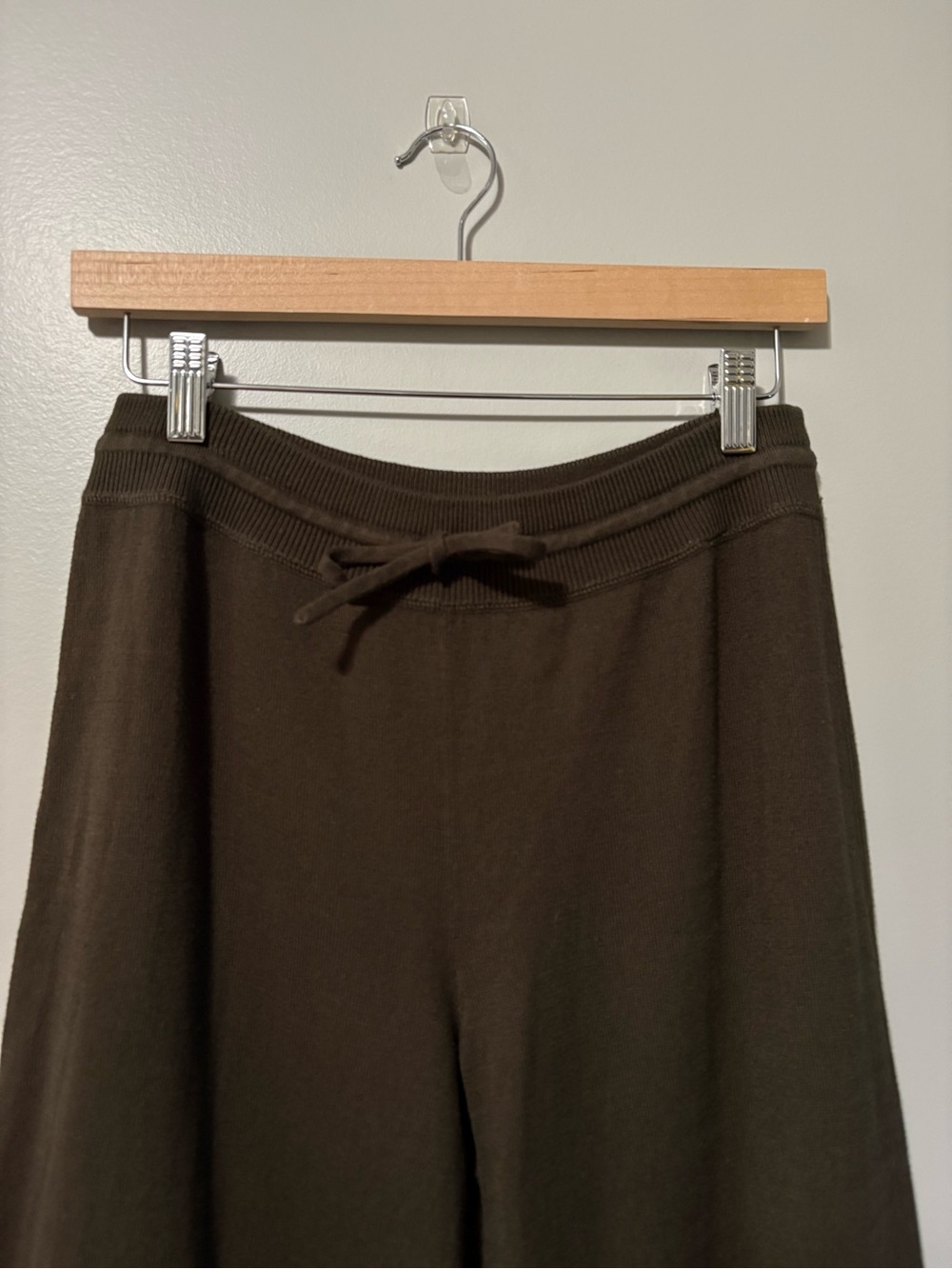 Vince Wide-Leg Crop Cotton Lounge Pants Olive Drab - Picture 4 of 9